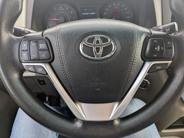 2017 Toyota Sienna 3rd Gen - Image 16 of 21