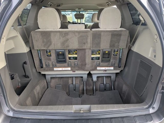 2017 Toyota Sienna 3rd Gen - Image 18 of 21