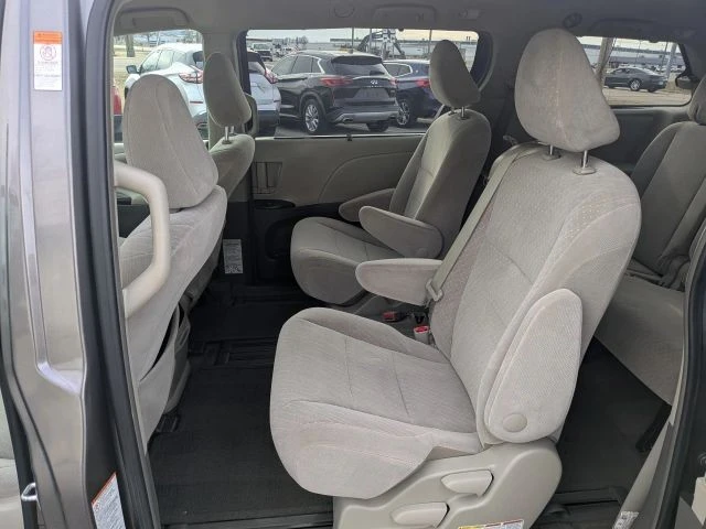 2017 Toyota Sienna 3rd Gen - Image 11 of 21