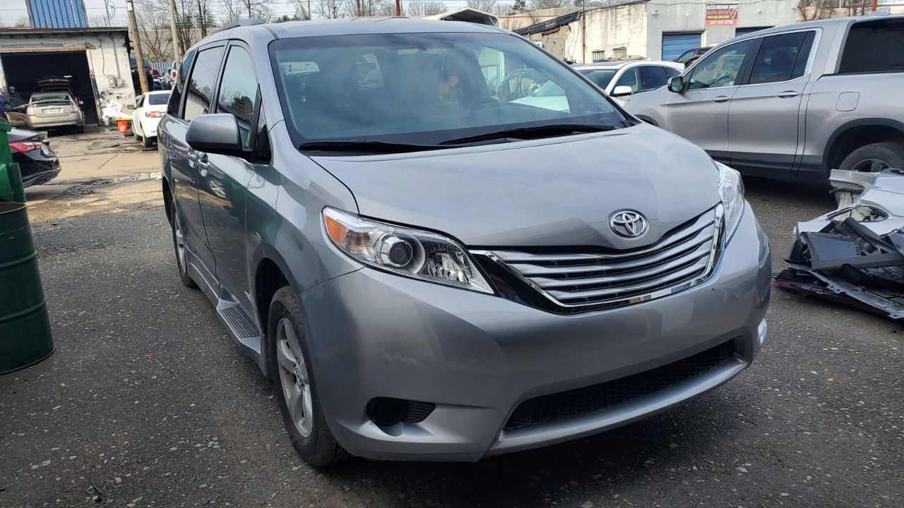 2017 Toyota Sienna 3rd Gen - Image 2 of 9