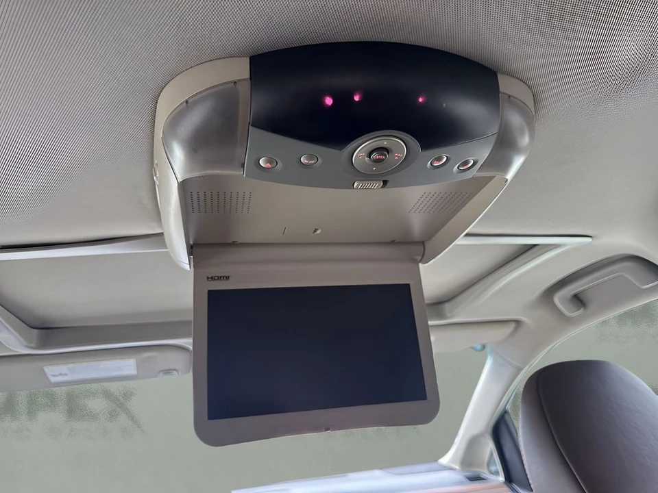 2017 Toyota Sienna 3rd Gen - Image 15 of 21