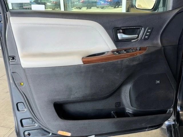 2017 Toyota Sienna 3rd Gen - Image 18 of 21