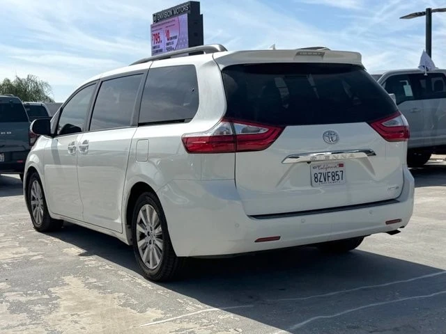 2017 Toyota Sienna 3rd Gen - Image 4 of 13