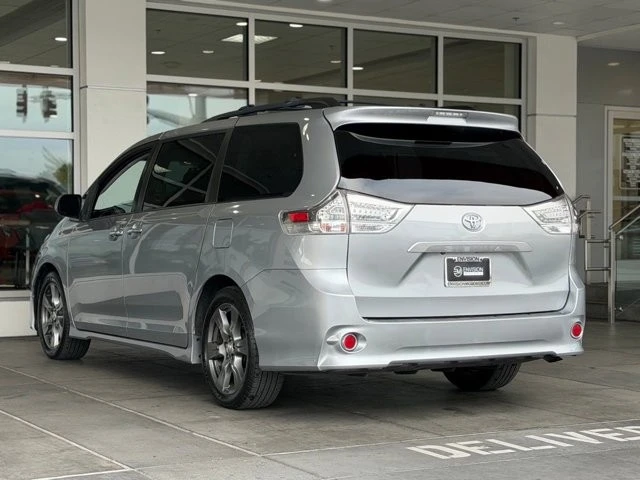 2017 Toyota Sienna 3rd Gen - Image 9 of 21