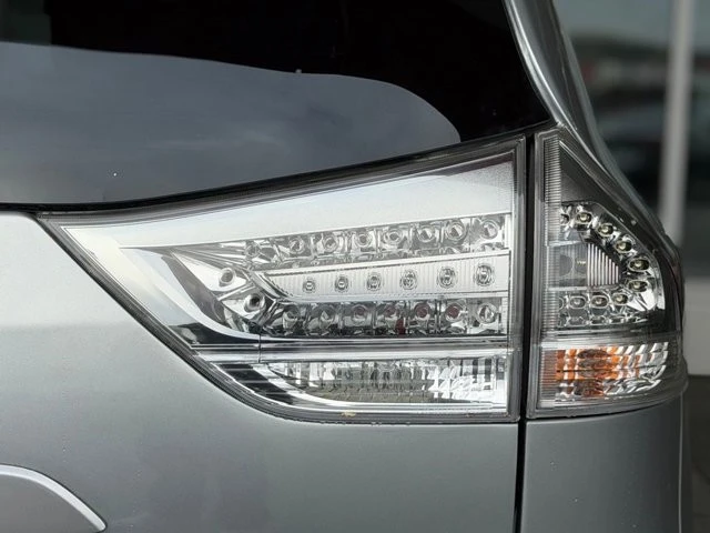 2017 Toyota Sienna 3rd Gen - Image 13 of 21
