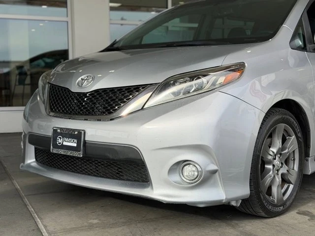 2017 Toyota Sienna 3rd Gen - Image 3 of 21
