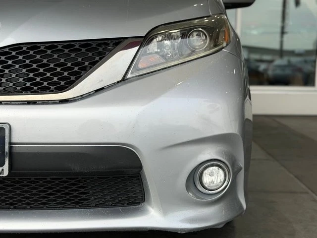 2017 Toyota Sienna 3rd Gen - Image 5 of 21