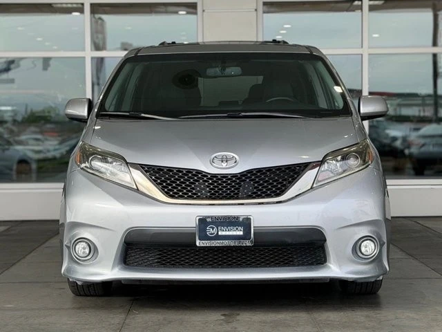 2017 Toyota Sienna 3rd Gen - Image 4 of 21