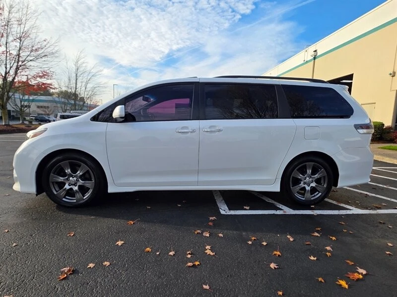 2017 Toyota Sienna 3rd Gen - Image 3 of 21