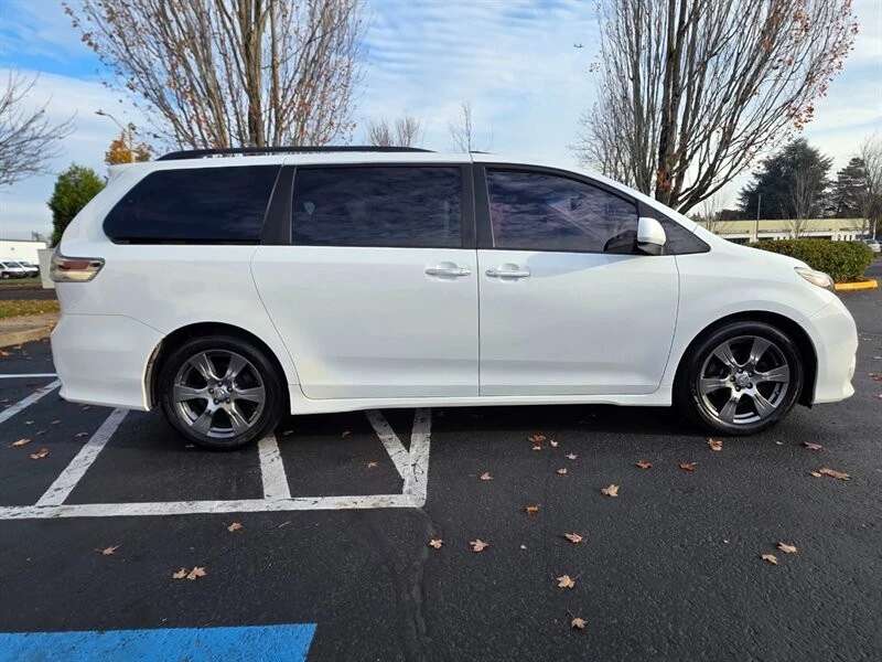 2017 Toyota Sienna 3rd Gen - Image 4 of 21