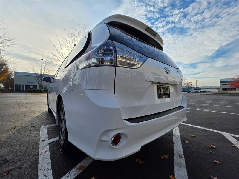 2017 Toyota Sienna 3rd Gen - Image 11 of 21