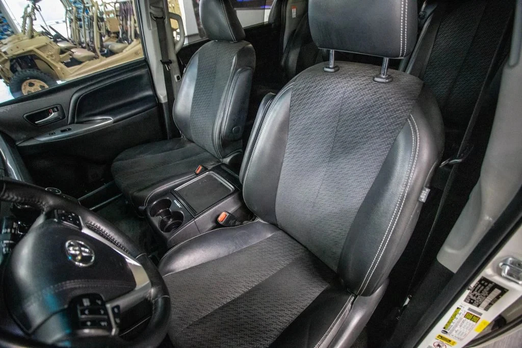 2017 Toyota Sienna 3rd Gen - Image 3 of 6