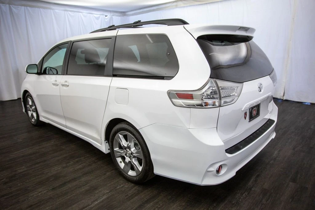 2017 Toyota Sienna 3rd Gen - Image 11 of 12