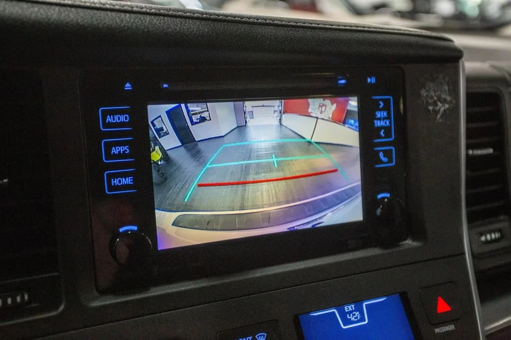 2017 Toyota Sienna 3rd Gen - Image 6 of 6
