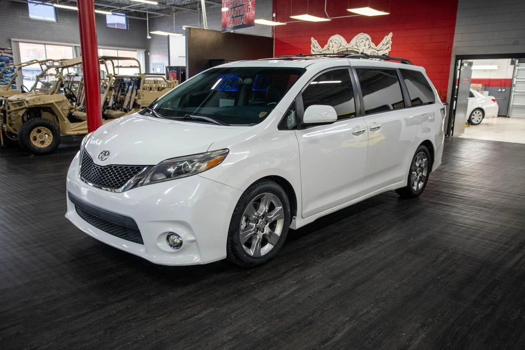 2017 Toyota Sienna 3rd Gen - Image 2 of 6