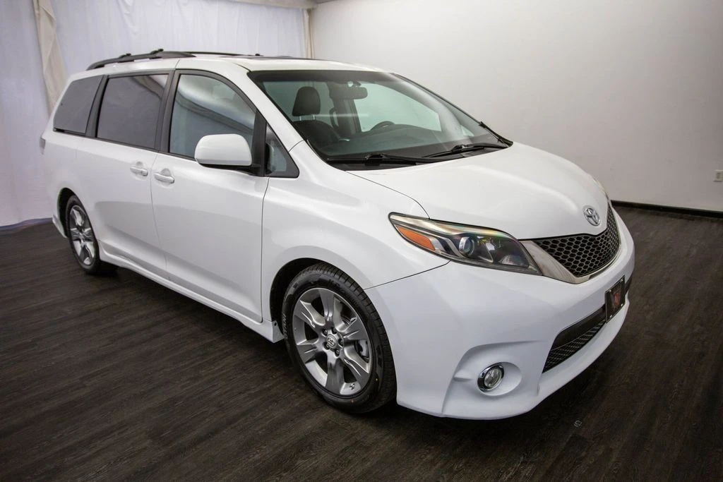 2017 Toyota Sienna 3rd Gen - Image 2 of 12