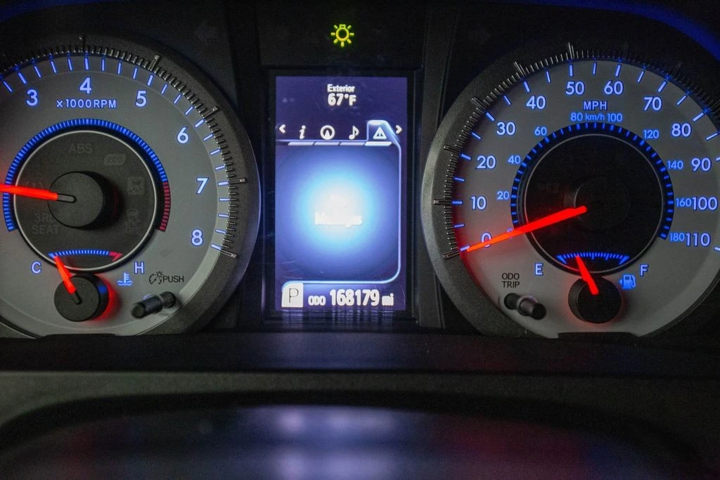 2017 Toyota Sienna 3rd Gen - Image 9 of 12