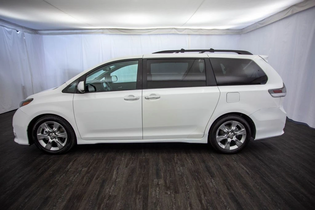 2017 Toyota Sienna 3rd Gen - Image 7 of 12
