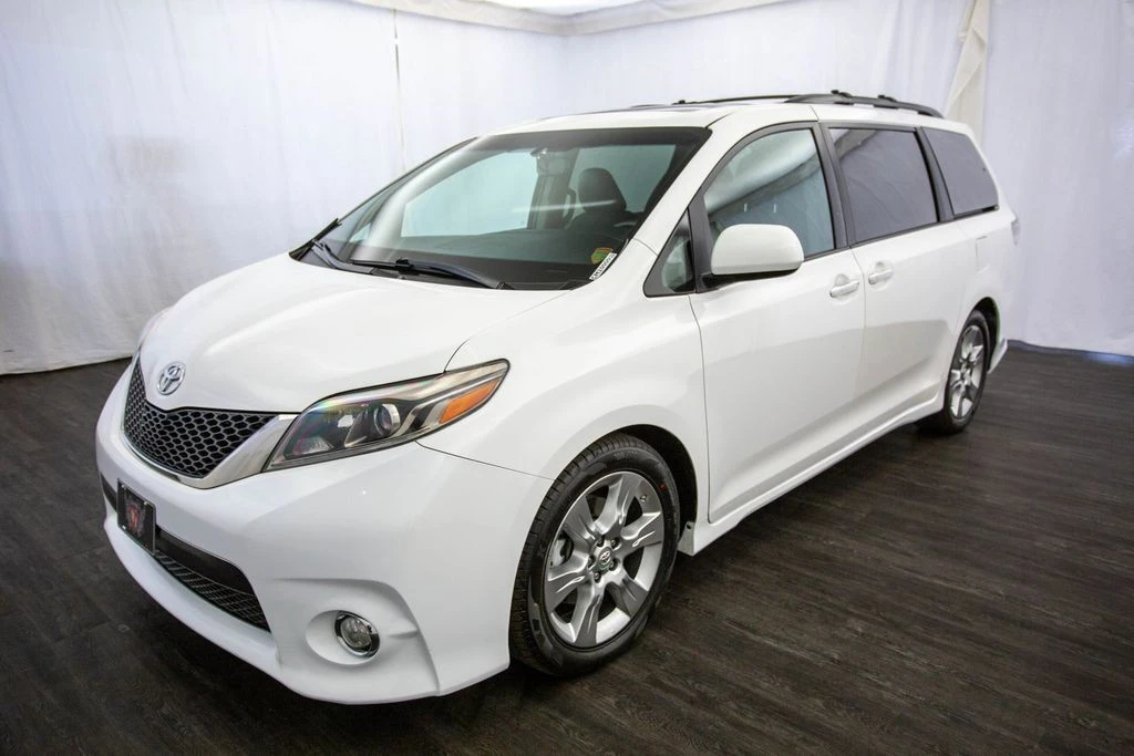 2017 Toyota Sienna 3rd Gen - Image 3 of 12
