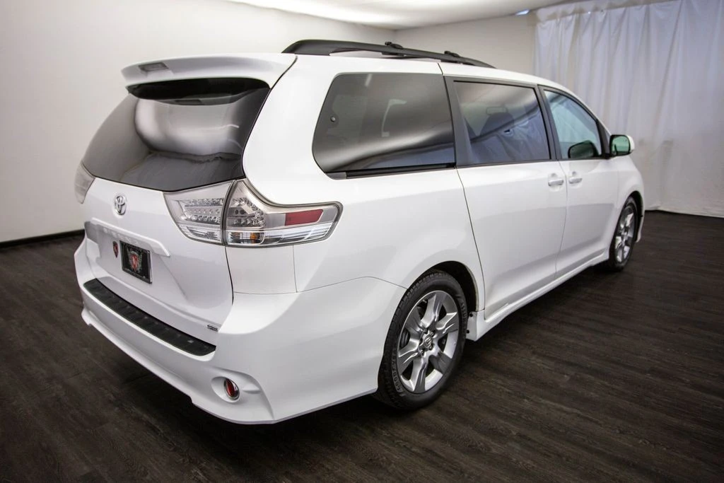 2017 Toyota Sienna 3rd Gen - Image 10 of 12