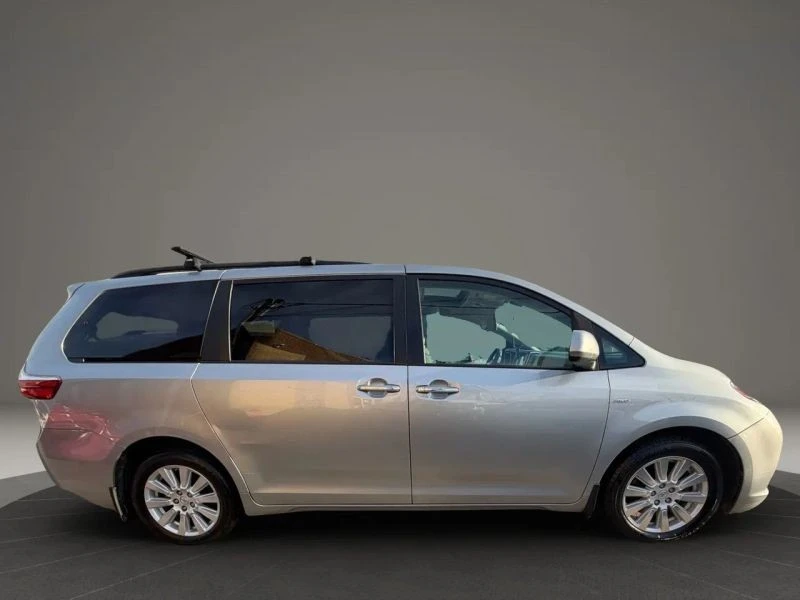 2017 Toyota Sienna 3rd Gen - Image 4 of 12