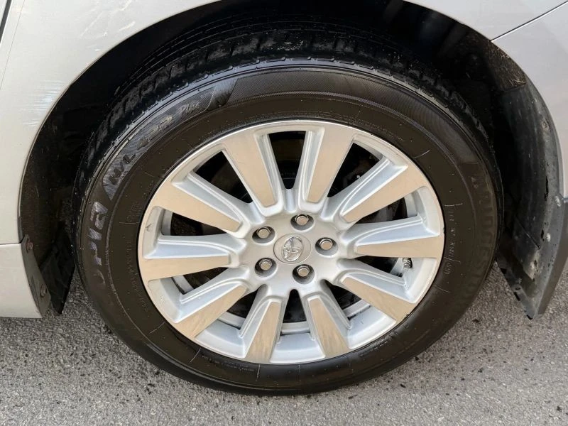 2017 Toyota Sienna 3rd Gen - Image 9 of 12
