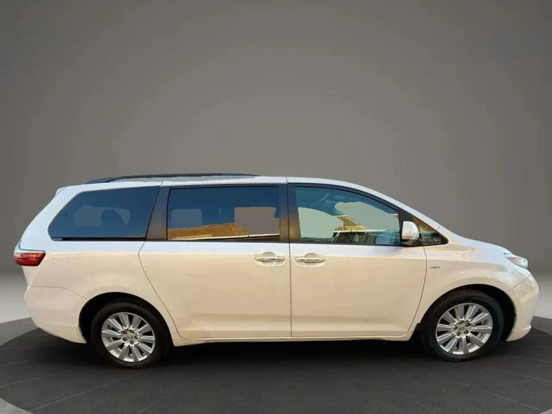 2017 Toyota Sienna 3rd Gen - Image 4 of 12