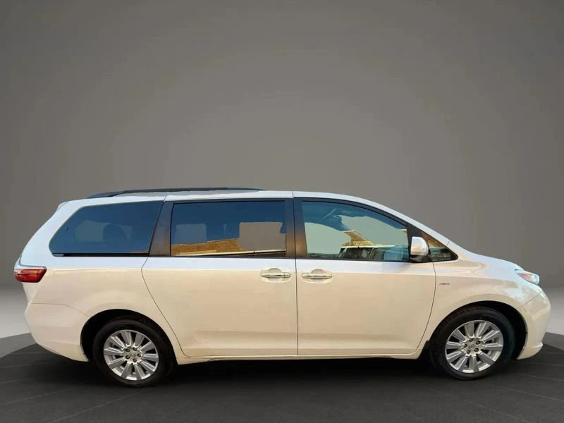 2017 Toyota Sienna 3rd Gen - Image 4 of 12