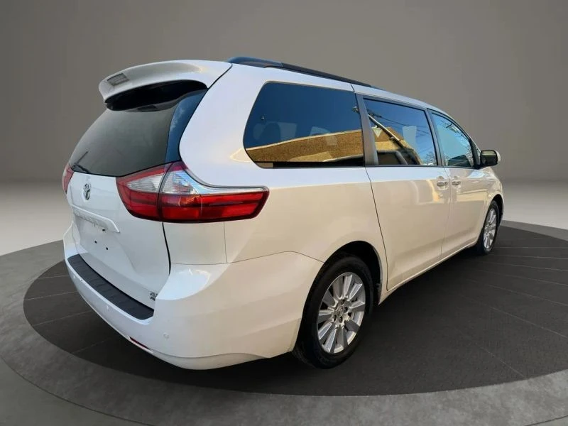 2017 Toyota Sienna 3rd Gen - Image 5 of 12