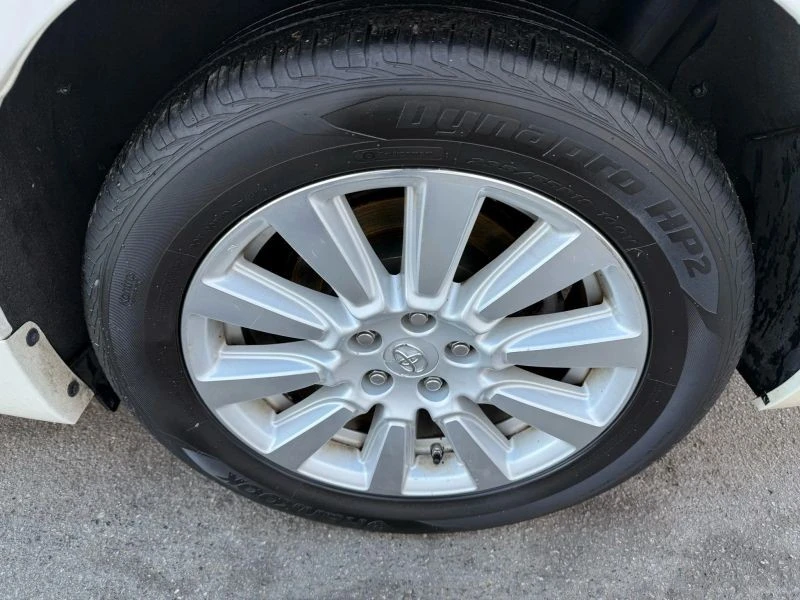 2017 Toyota Sienna 3rd Gen - Image 9 of 12