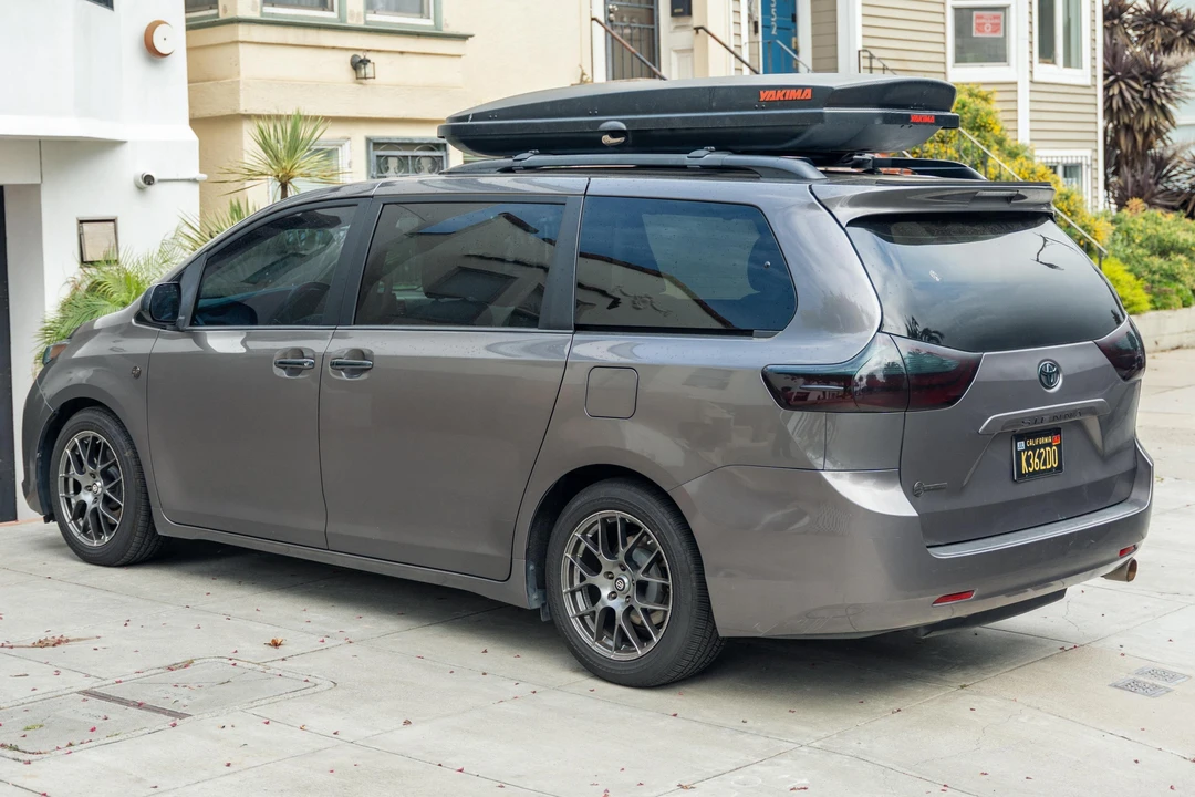 2017 Toyota Sienna 3rd Gen - Image 4 of 31
