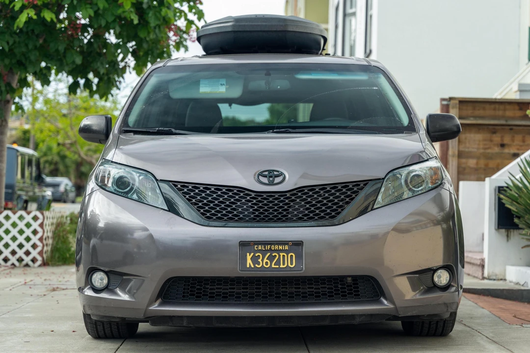 2017 Toyota Sienna 3rd Gen - Image 2 of 31