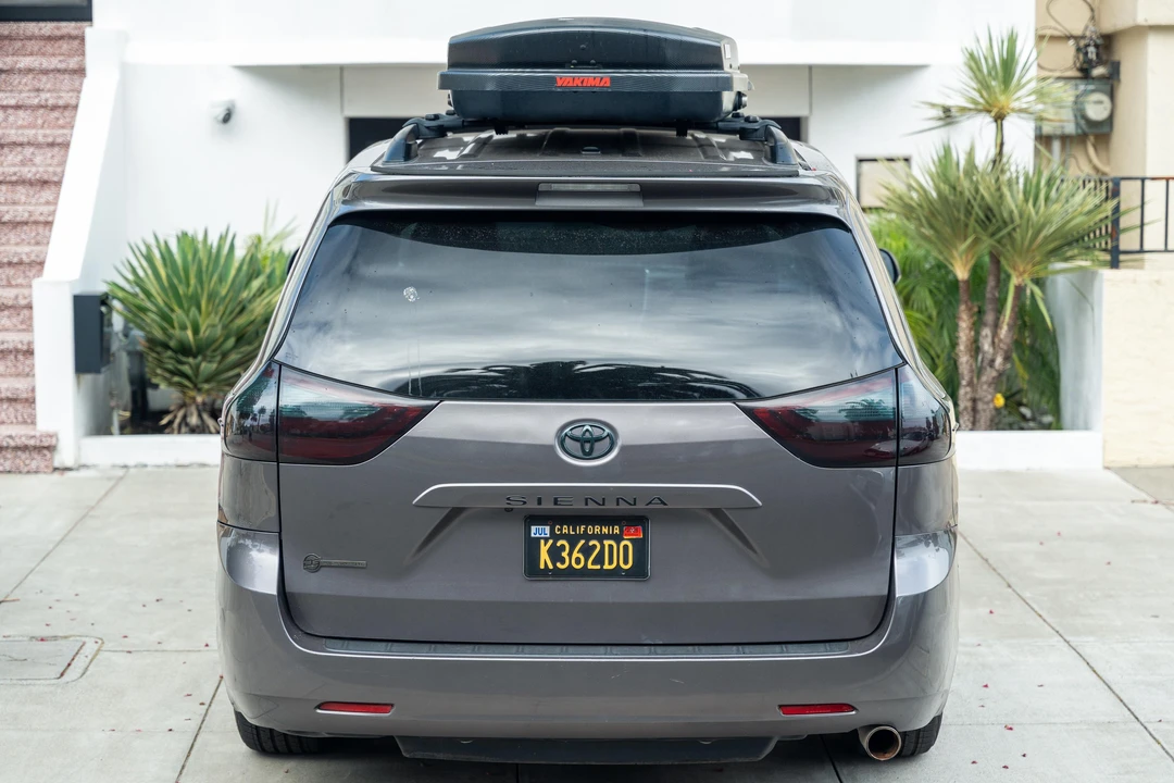 2017 Toyota Sienna 3rd Gen - Image 24 of 31
