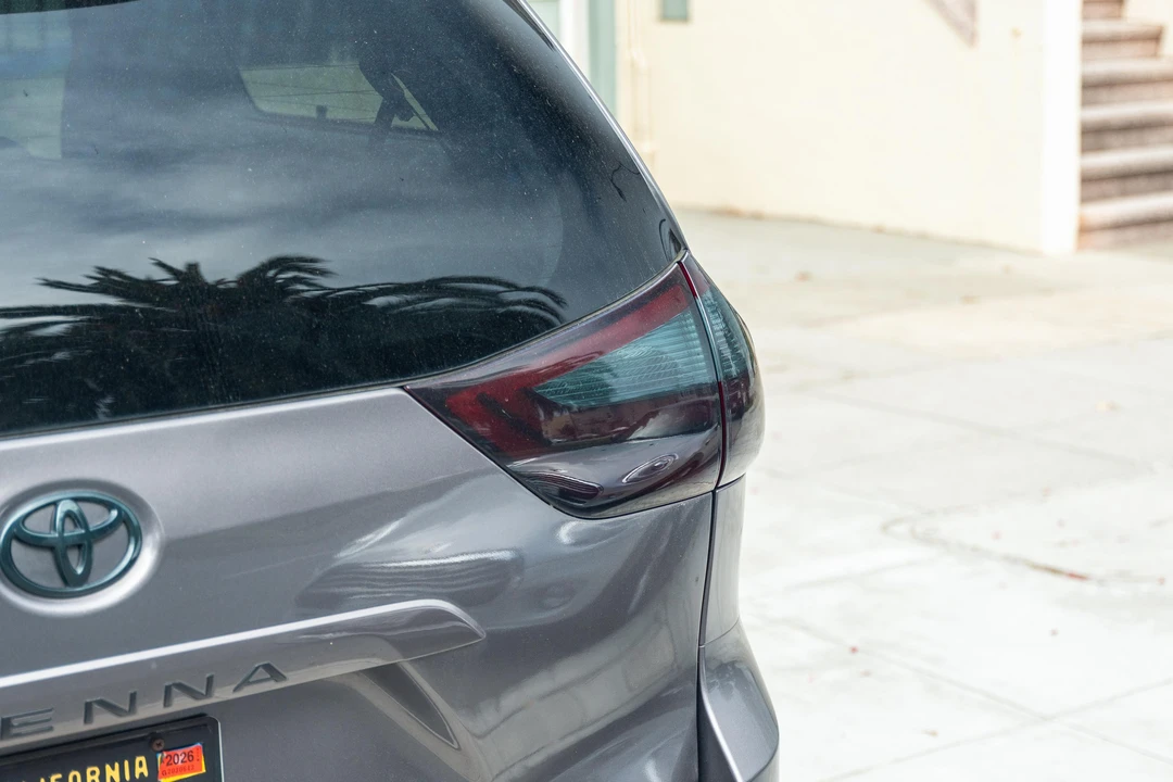 2017 Toyota Sienna 3rd Gen - Image 26 of 31