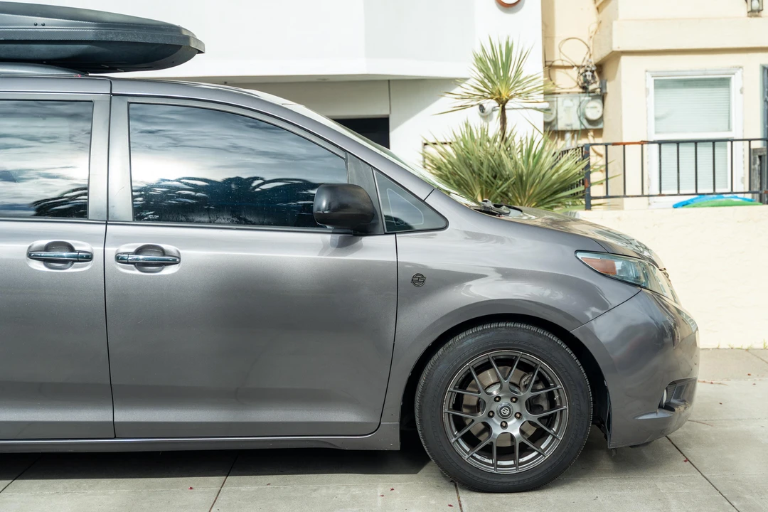 2017 Toyota Sienna 3rd Gen - Image 29 of 31