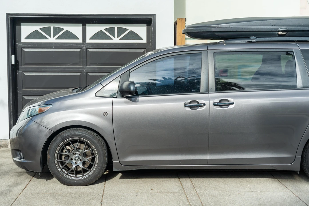 2017 Toyota Sienna 3rd Gen - Image 18 of 31
