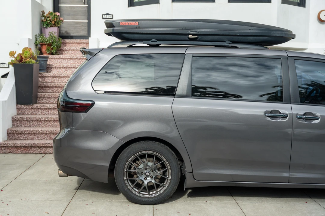 2017 Toyota Sienna 3rd Gen - Image 28 of 31