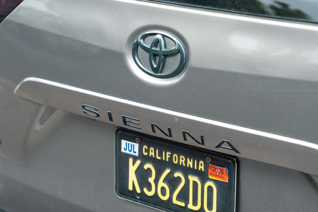 2017 Toyota Sienna 3rd Gen - Image 25 of 31