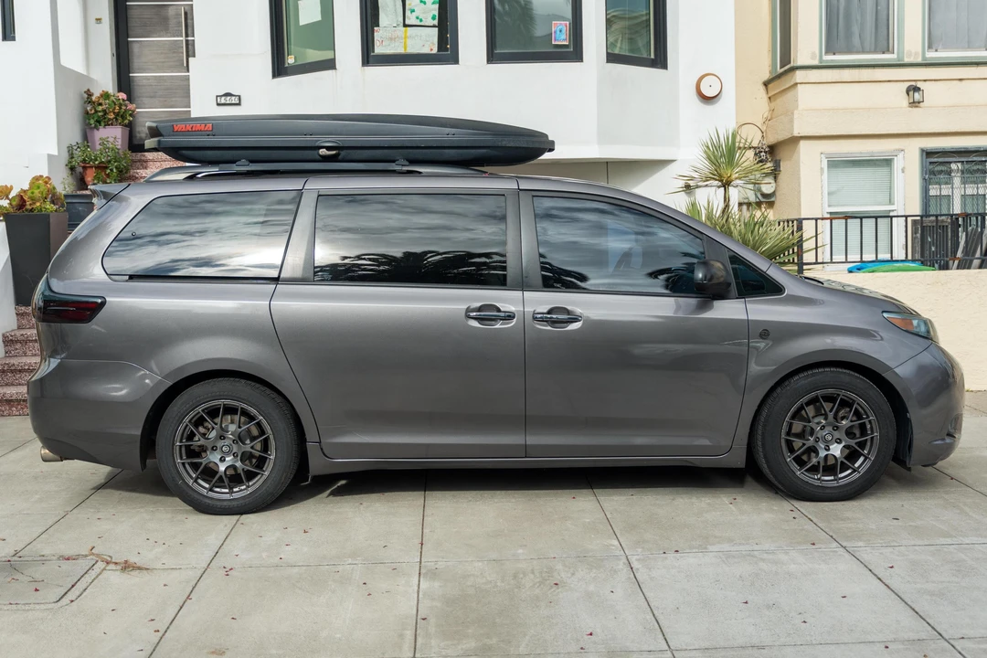 2017 Toyota Sienna 3rd Gen - Image 3 of 31