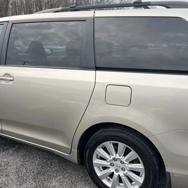 2017 Toyota Sienna 3rd Gen - Image 6 of 12