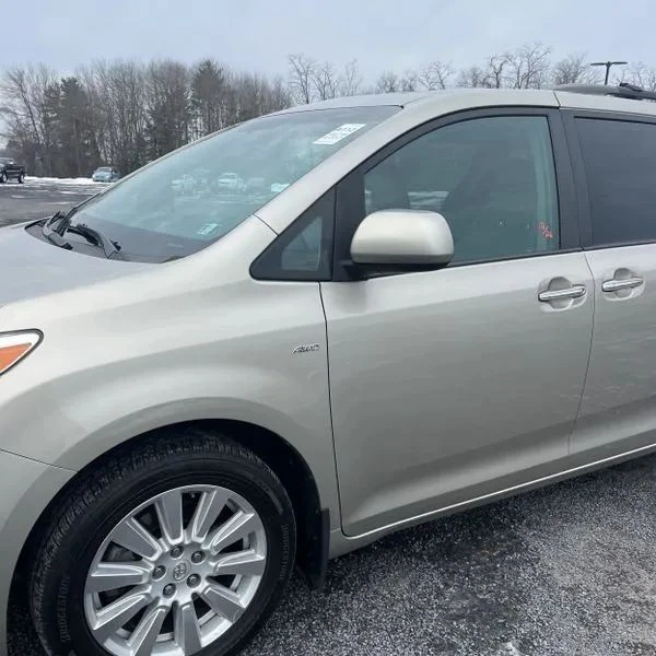 2017 Toyota Sienna 3rd Gen - Image 2 of 12