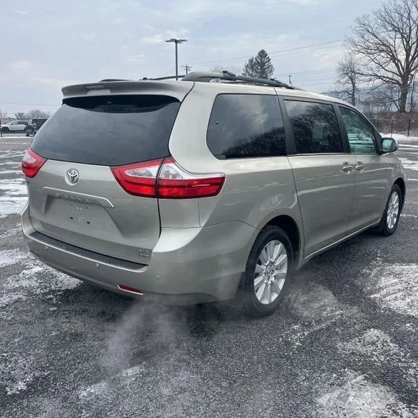 2017 Toyota Sienna 3rd Gen - Image 8 of 12