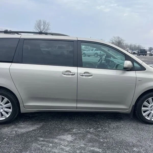 2017 Toyota Sienna 3rd Gen - Image 11 of 12