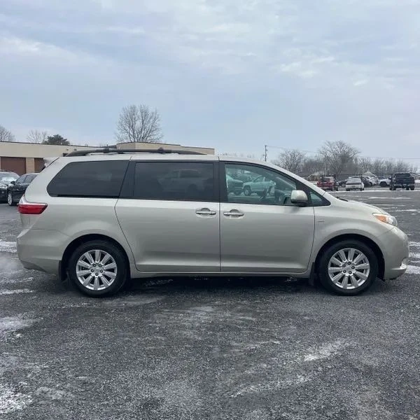 2017 Toyota Sienna 3rd Gen - Image 10 of 12