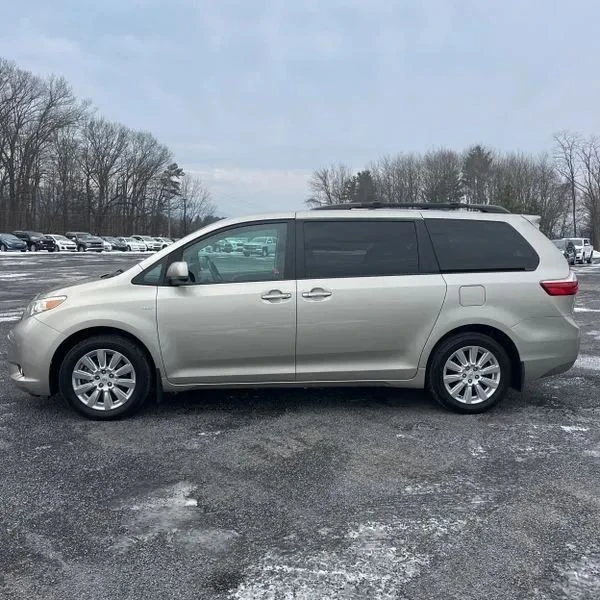 2017 Toyota Sienna 3rd Gen - Image 3 of 12