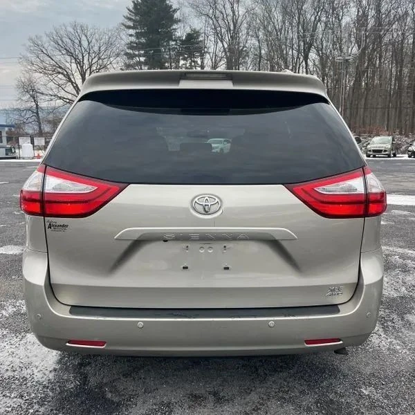 2017 Toyota Sienna 3rd Gen - Image 7 of 12