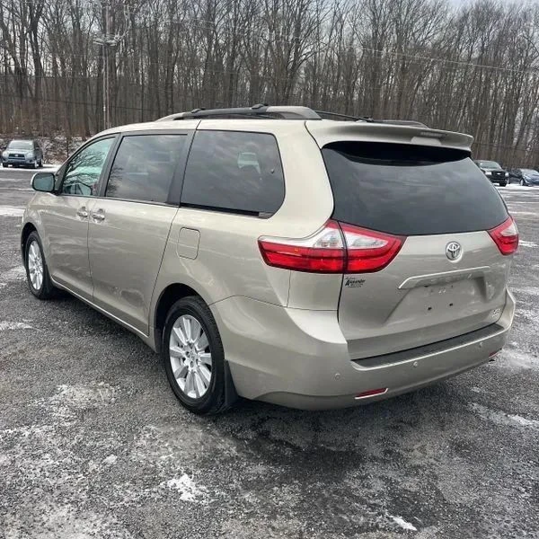 2017 Toyota Sienna 3rd Gen - Image 5 of 12