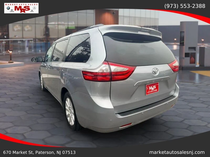 2017 Toyota Sienna 3rd Gen - Image 4 of 12