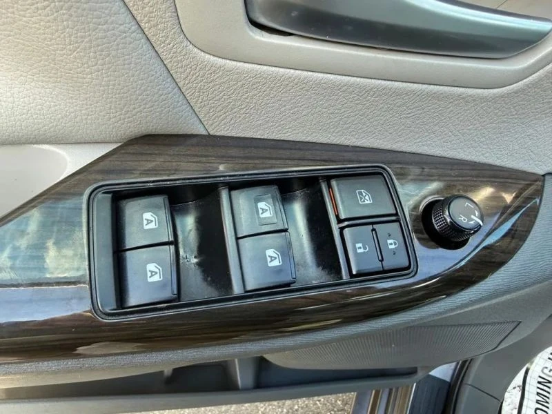 2017 Toyota Sienna 3rd Gen - Image 9 of 12