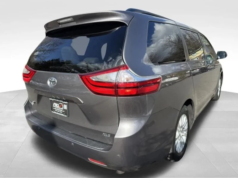 2017 Toyota Sienna 3rd Gen - Image 5 of 12